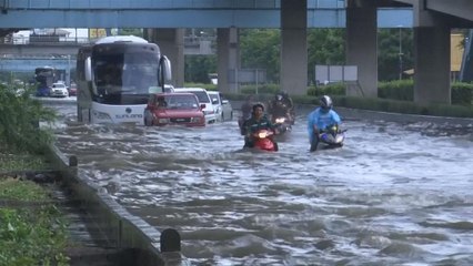 Bangkok hit by flash floods