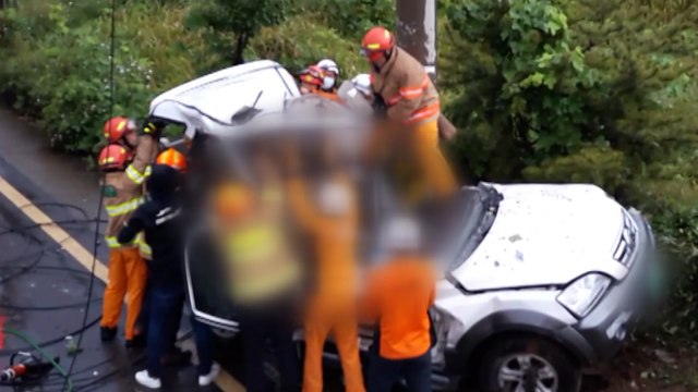 승용차끼리 충돌해 6명 사상...교통사고 잇따라 / YTN