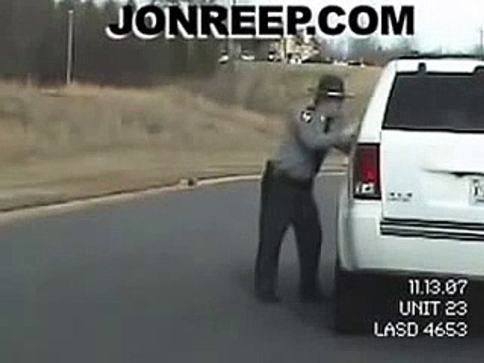 Drink cop pulls a man over for a DUI, very funny!