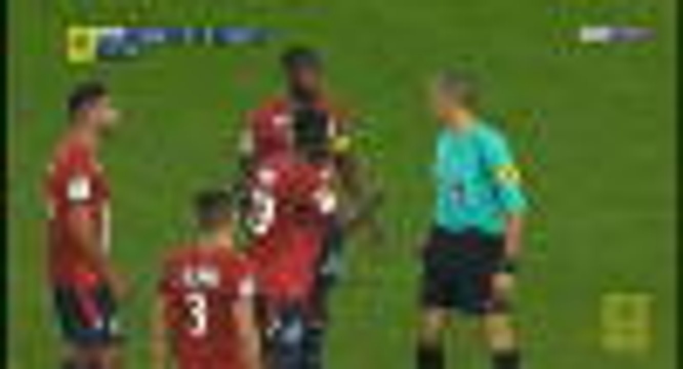 Football : Referee sends off wrong Lille player