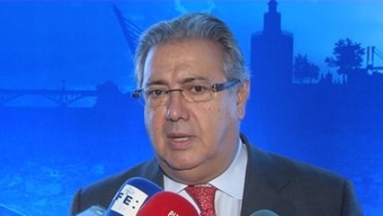 Zoido demanda a Puigdemont "hechos reales" y no "palabras vacías"