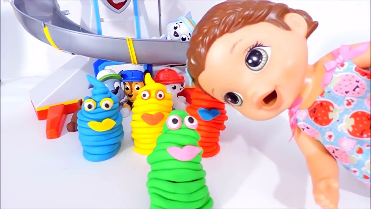 BABY ALIVE com dor de Barriga Faz Cocô Colorido Surpresa em Portugues!! Bentoys Kids