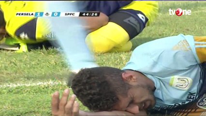 Detik-detik Insiden Tabrakan Kiper Persela Lamongan Chairul Huda