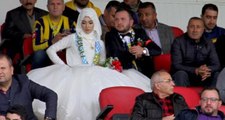 Fanatik Ankaragücü Taraftarı Damat, Düğün Öncesi Gelini Alıp Tribünde Maç İzledi