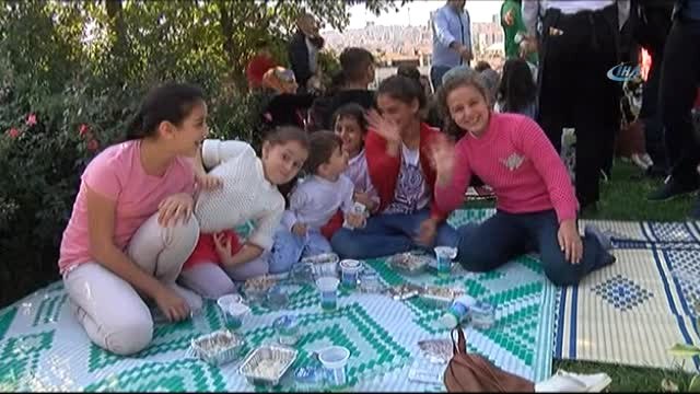 Bağcılar'daki Kestane Şenliği Renkli Görüntüler Oluşturdu