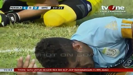 Choirul Huda Meninggal - Ini Video Detik-detik Sang Kiper Persela Lamongan Bertabrakan