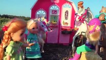 Horse Feeding & Washing ! Elsa & Anna toddlers- Muddy horse - Farm Play - Stable - Barn - Eat