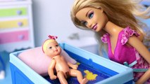 Barbie em Portugues: Ken vomita trocando fralda dos bebes gemeos da Barbie Episódio Completo Dublado