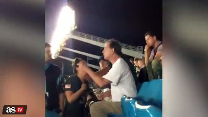Vídeo- EEUU en shock- un joven apaliza a un señor mayor indefenso en pleno partido de NFL - AS.com