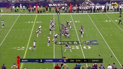 Chicago Bears linebacker Danny Trevathan snags loose ball for fumble recovery