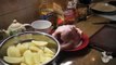 Курица с картошкой в духовке. Курица с картофелем рецепт приготовления