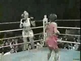 Thai Chick Knocks Out White Chick in Muay Thai Fight