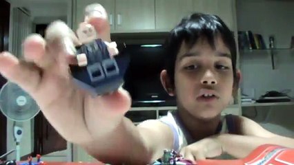 Eduardo apresenta sua coleção de bonecos LEGO