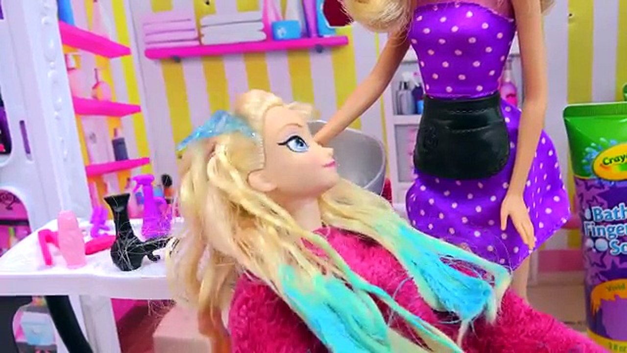 Beauty Hair Style Salon With Water Sprayer + Colors Queen Elsas Hair + Color Changer Barbie Doll