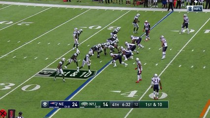 Jermaine Kearse is wide open on a huge 44-yard catch