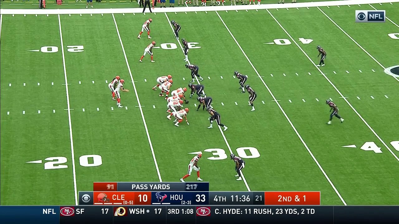 Cleveland Browns running back Isaiah Crowell weaves through defenders for 23-yard gain