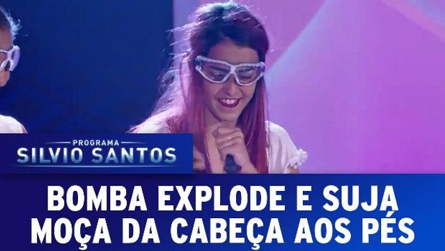 Bomba explode e moça fica suja da cabeça aos pés