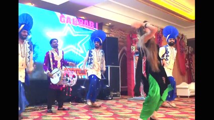 Tanu Brar Group Beautiful and Super Hot Dancer