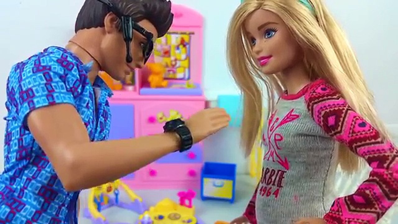 A bebê da Barbie está para chegar! Vídeo com a boneca Barbie para meninas  em português 