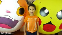Jibanyan VS Pikachu GIANT BALLOON BATTLE! Yo-Kai VS Pokemon!   Yo Kai Toys Surprises