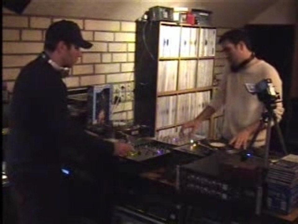 Battle DJ cuteeB vs DJ SubZero