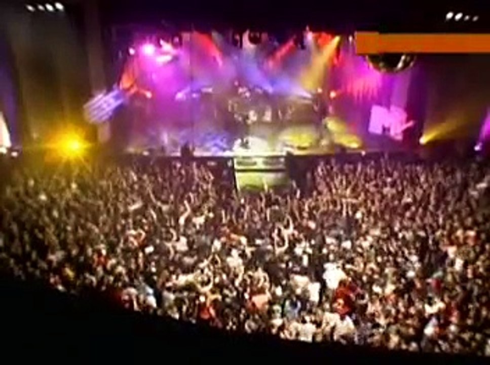 Good Charlotte -  Lifestyles of the Rich and Famous (live)-X14hjoT4v-c