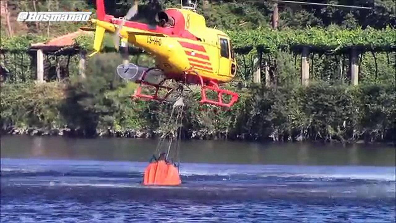 Helicopter AS 350 B3 Ecureuil (Fire Fighting) Santo Tirso HD
