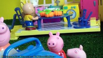 Pig George da Família Peppa Pig conhece o Carro do Caillou Polly Pocket Daniel Tigre em Português