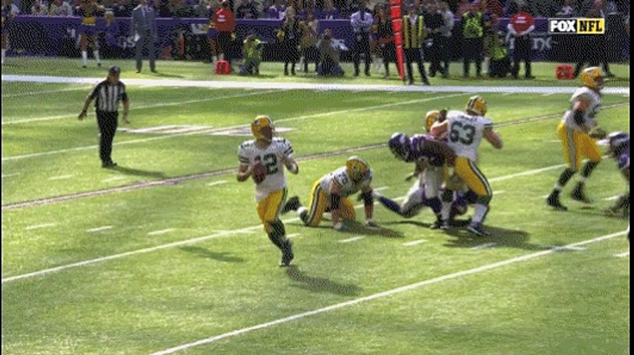 Aaron Rodgers breaks collarbone vs Vikings!