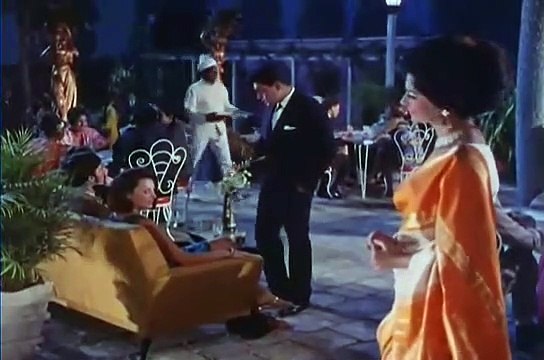 Yeh Kaun Aaya - (Lata Mangeshkar)