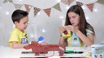 Nos jugamos 2 SPINNER con Doggie Doo ¡CACA de Perro! // Juegos y juguetes en Familia