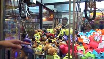 ★Winning Five Nights At Freddys Plush From The Claw Machine!!! ~ ClawTuber