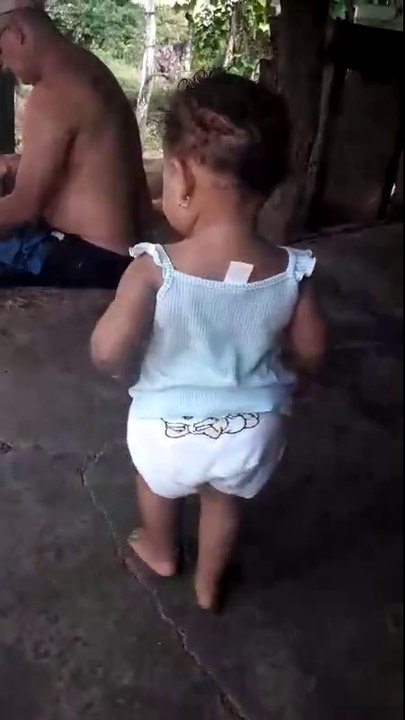 Ce bébé a le rythme dans la peau et danse tellement bien