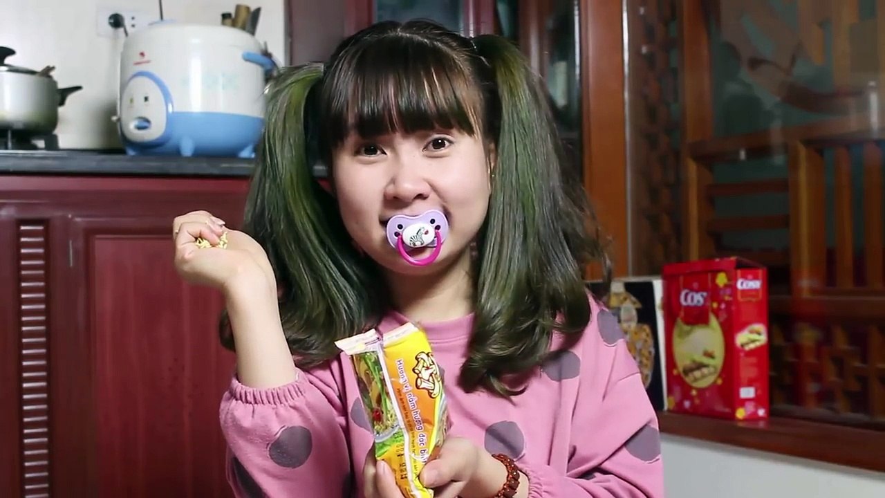 Bad Baby Giant Nachos and Candy Challenge Victoria Annabelle Freak Daddy Family Episode 2