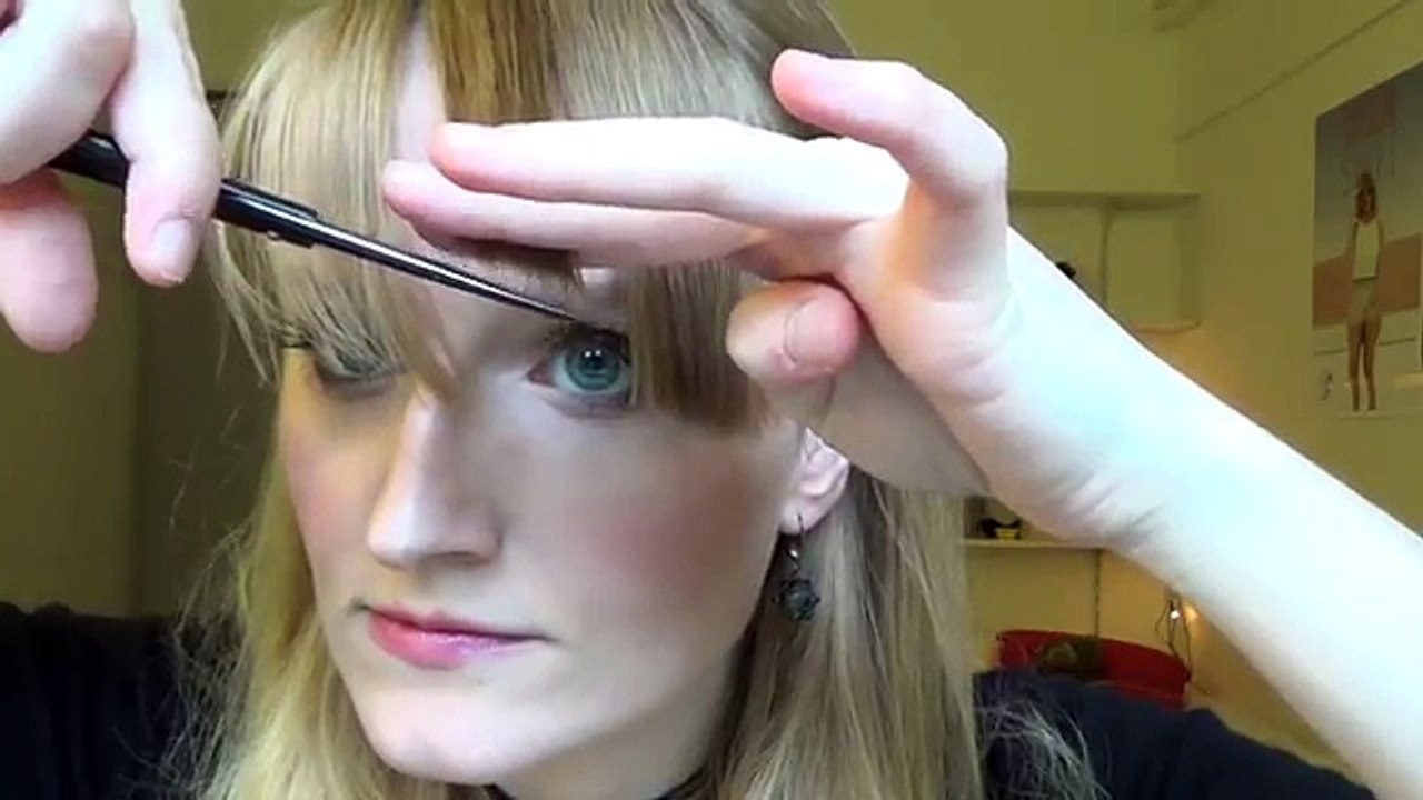 Tutorial: TAYLOR SWIFT Bangs [Cut & Style]