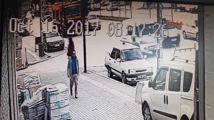 Bursa Kendini Kamyonun Altına Atan Suriyeli Öldü