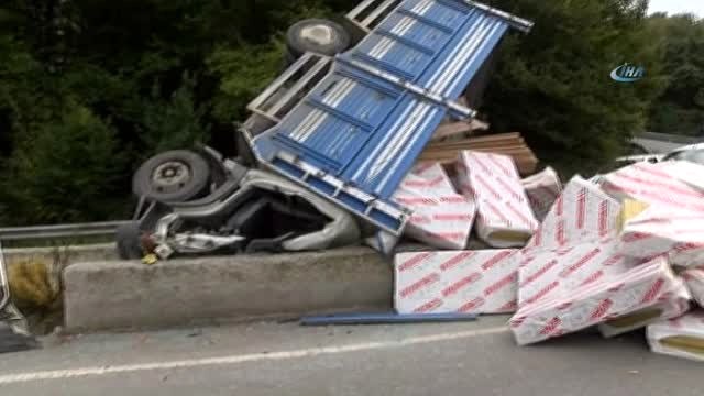 Sarıyer Ölüm Virajı Nda Kamyonet Devrildi: 1 Yaralı