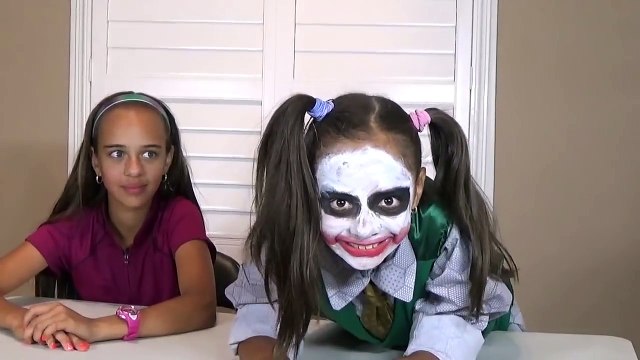 JOKER GIRL VS GIANT SCORPION Marvel Civil War Surprise Box and Eggs TOYS TO SEE STYLE