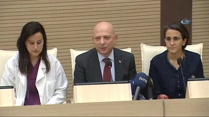 Video herunterladen: Ankara Üniversitesi Rektörü ve Heyetten, Deniz Baykal'ın Sağlık Durumuna İlişkin Açıklama