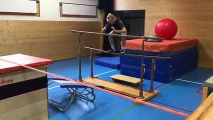 L'entrainement dingue du skieur freestyle Andri Ragettli