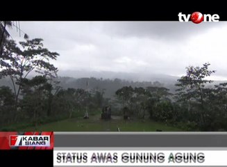 Kawah Gunung Agung Keluarkan Asap Sulfatara