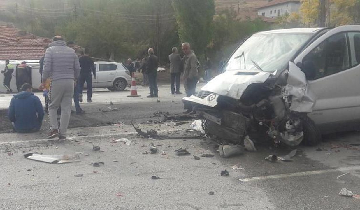 Ankara'da zincirleme kaza, 4 araç birbirine girdi: 2 ölü, 8 yaralı
