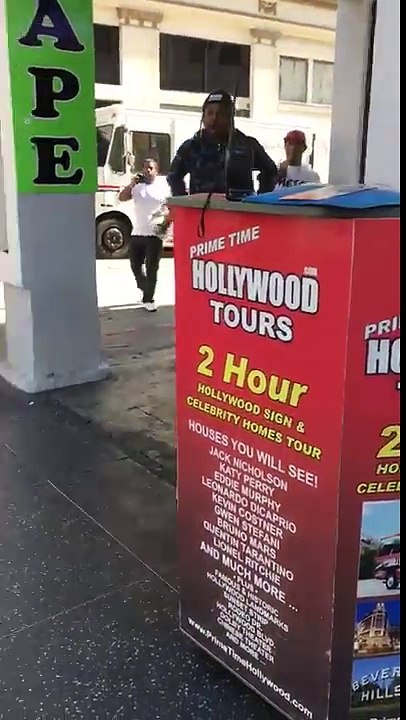 Une homme voulait fuir une bagarre ,il se fait percuter par une voiture !