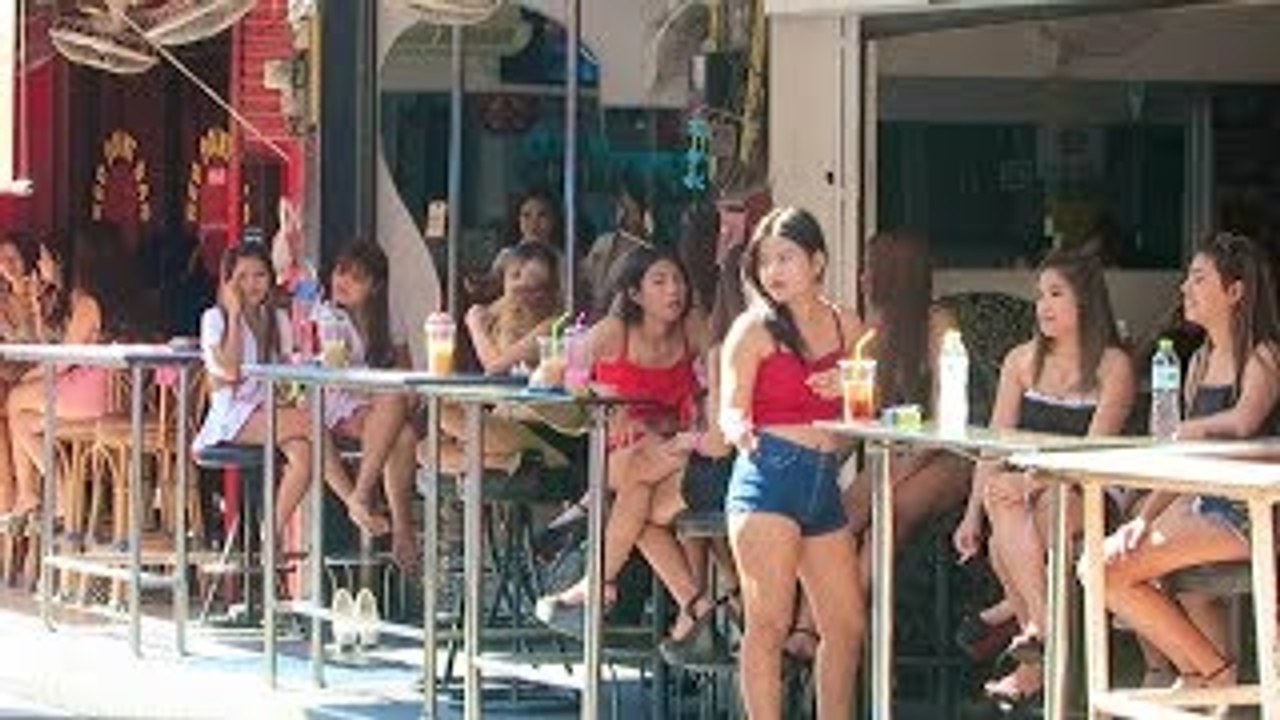 Pattaya Soi 6 in the Daytime - Vlog 156 | B112