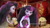 Juguetes de MONSTER HIGH en español - Draculaura y la malvada hermana gemela - Historia con muñecas