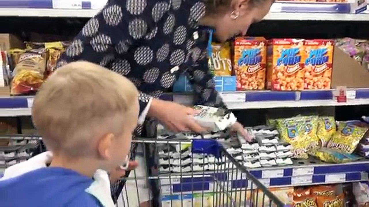 Bad baby Вредные Детки Плохие Малыши Кидаются Едой !!!