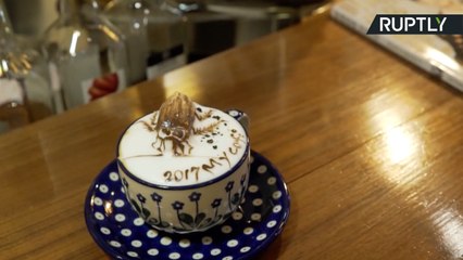 ¡Hay una cucaracha en mi café! Arte con la espuma del capuchino