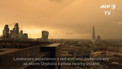 Storm brings 'apocalyptic' skies to Britain