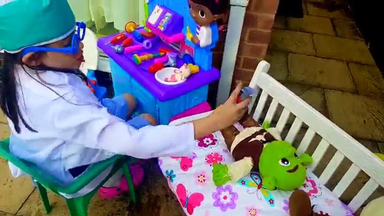 Daddy Shrek is bringing baby Shrek to the Doctor/ Thomas Potty / Funny Video For Kids