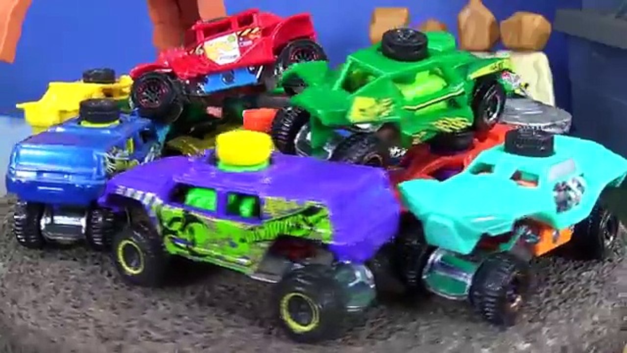 Extreme Shoxx Downhill Racing Rip Rod and Rip Shredder Hot Wheels Super 6-Lane Raceway